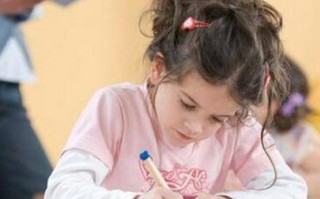 5岁孩子在线教育：孩子写作业很慢应该怎么办？
