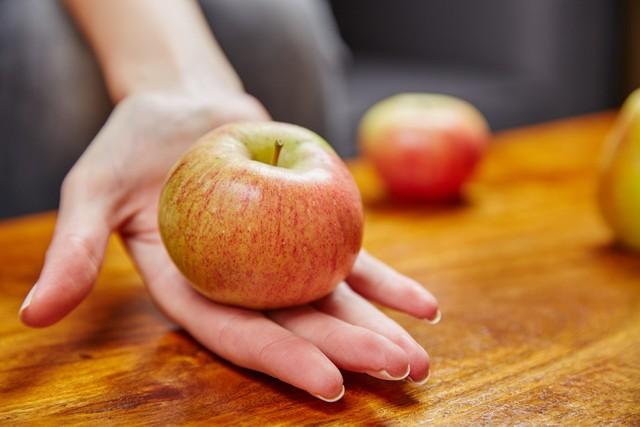 空腹吃苹果的好处_空腹苹果的好处_空腹吃苹果功效
